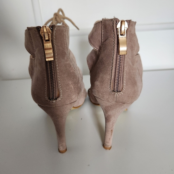 SERGIO BARI Nude beige suede heels Size 7 - Picture 6 of 7